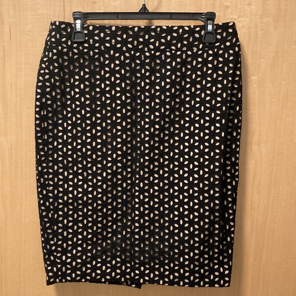 NWT Loft Eyelet Pencil Skirt. Size 6